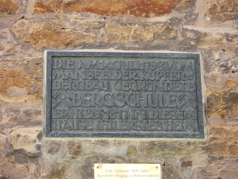 Erinnerungstafel an der alten Bergschule (Foto Sauerzapfe)