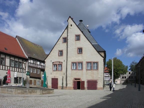 Rathaus Sangerhausen vom Markt gesehen (Foto Sauerzapfe)