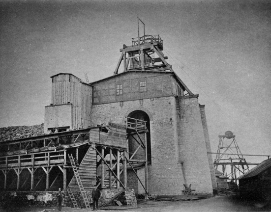 Teilansicht der Bergwerksanlage des Glückhilfschachtes, ca. 1900  (Archiv Dr. König)
