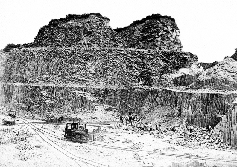 Bild 06 - Basaltsteinbruch Willscheider Berg um 1900.jpg