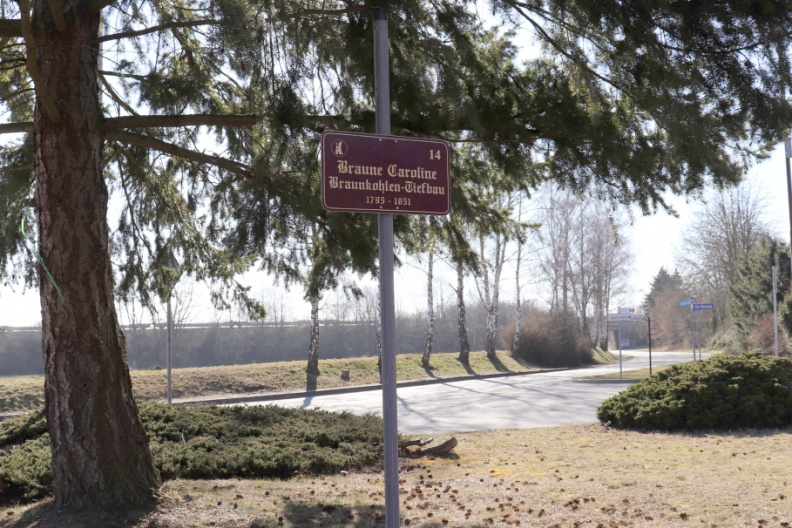Hinweisschild des Heimatvereins Helbra auf die  Braune Caroline (Foto Dr. König).jpg