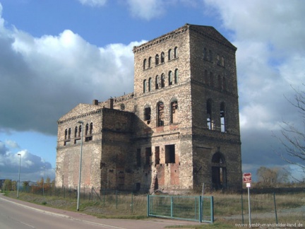 Bild 11 - Malakow-Turm des Ernst-Schachtes IV (Walter-Schneider-Schacht IV) in Helbra im Jahr 2010  Foto: G. Roswora