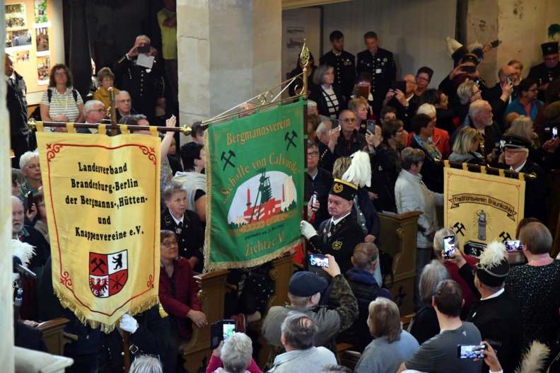 Bild 06 - Berggottesdienst Einzug der Fahnen 