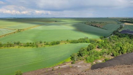 Bild 16 - Blick nach Osten - im Hintergrund der Petersberg